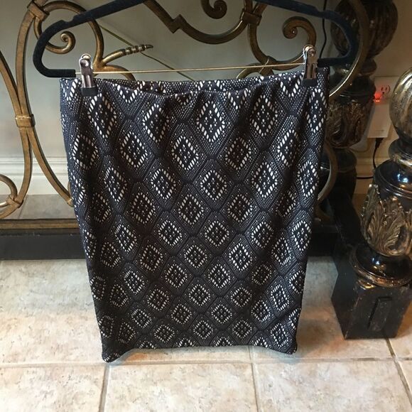 ELVIRA LACE Pencil Skirt - Picture 8 of 9